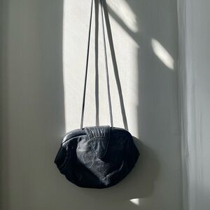 *vintage* leather crossbody with magnetic closing